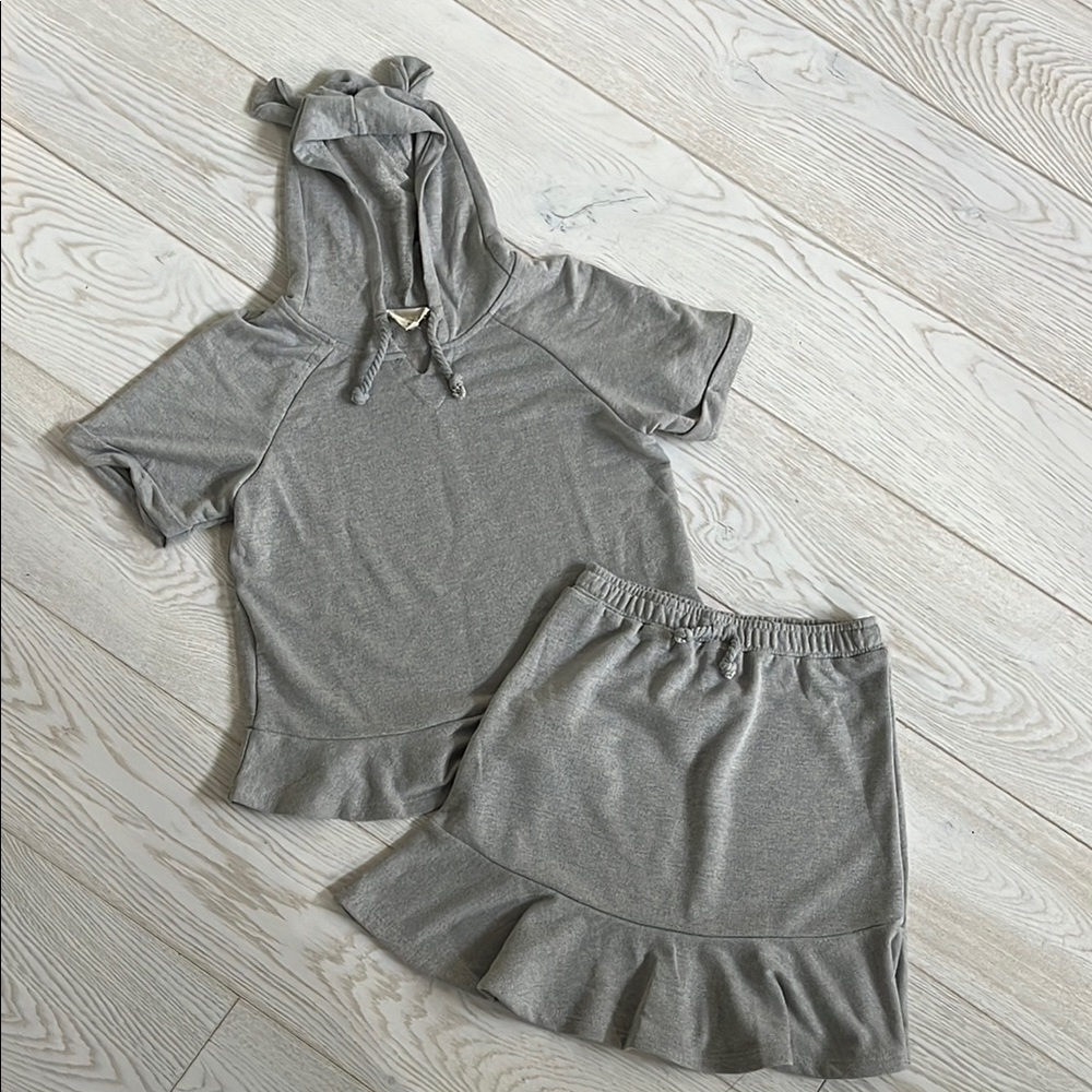 Hayden Girls size XL skirt set.